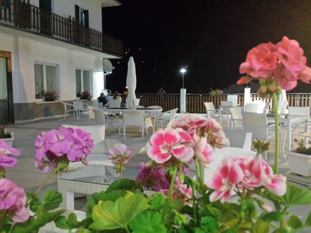Hotel Pineta Фалькаде Экстерьер фото